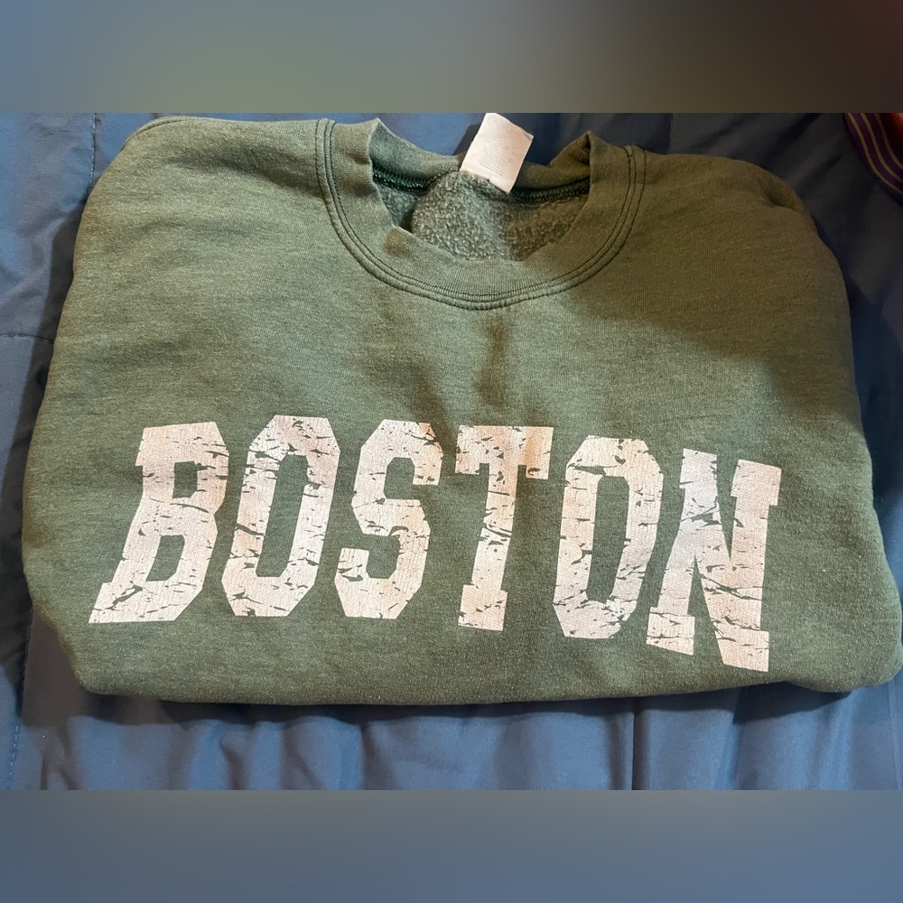 boston crewneck never worn